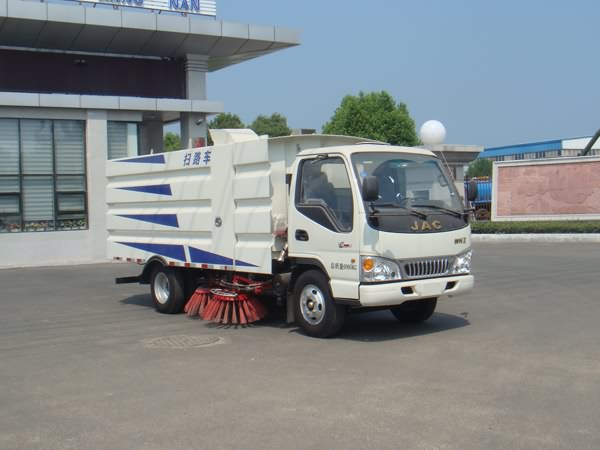 江淮小型7立方扫路车,柴油驾驶扫地车