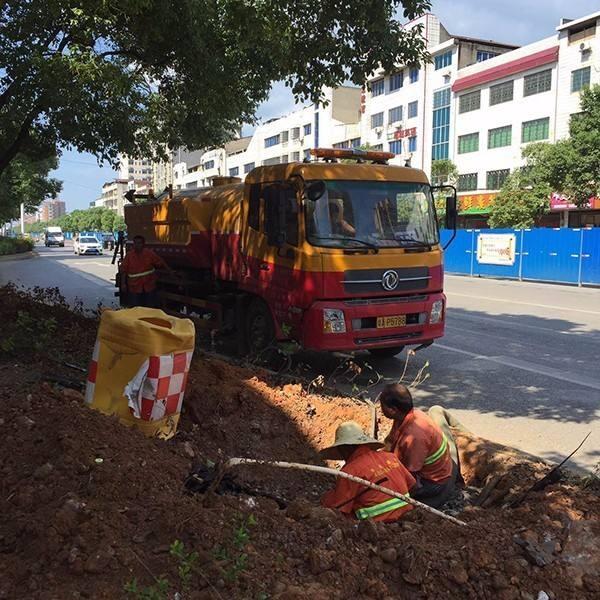 新闻：天津大港区清掏隔油池清底