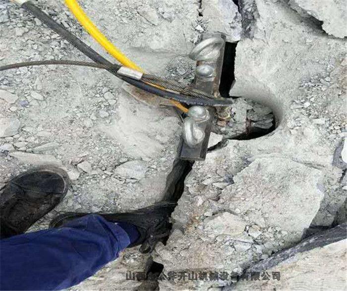 炮头挖机工作慢静态液压劈石机花岗岩劈裂棒随州