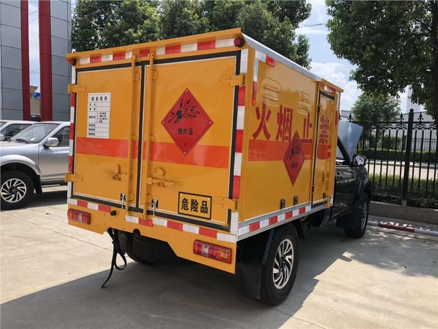 新疆乌鲁木齐4米2多利卡危废车新车有车