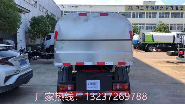 青海海东东风垃圾车-室外垃圾箱产品多-样式全-不同材质