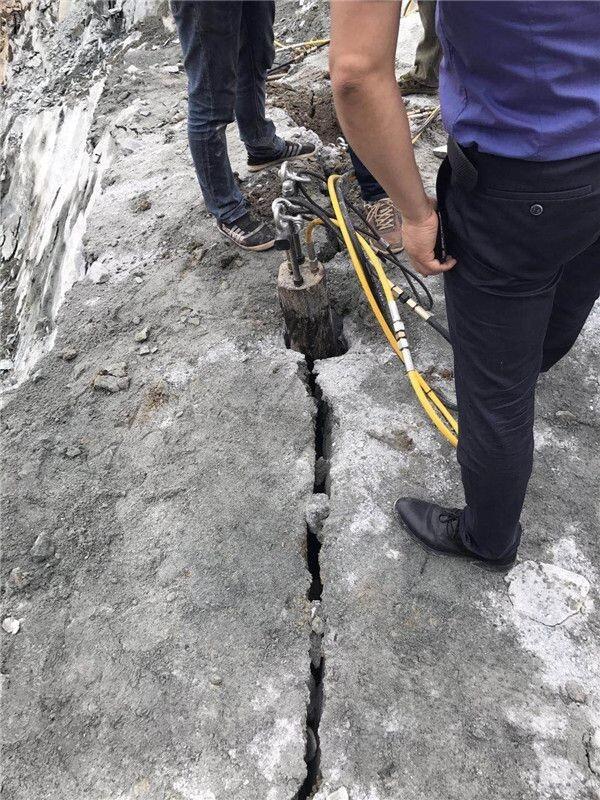 石头分裂的设备山西河北130液压分裂棒