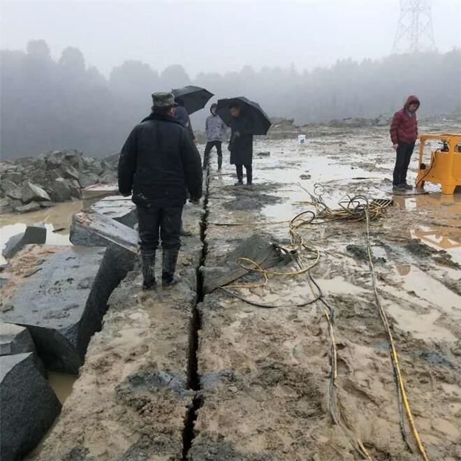 新疆岩石劈裂机大型液压开山机