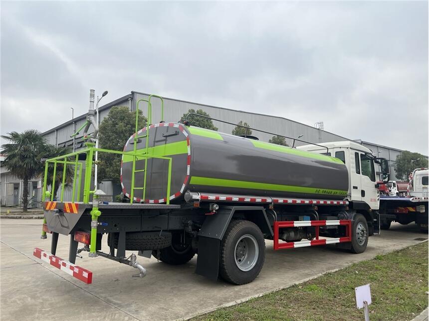 重汽豪沃12吨绿化喷洒车 15方洒水车报价 湖北凯力专用汽车有限公司