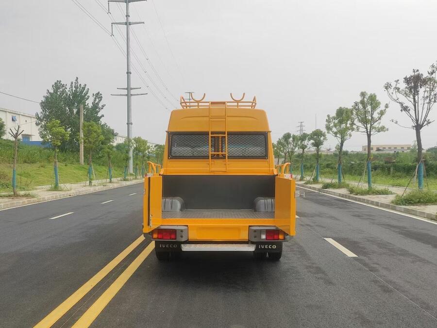 工程紧急抢修车 手动档 自动档 6-9人座