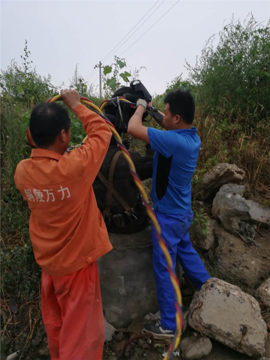 （新闻）海淀污水管道带水拆墙附近的