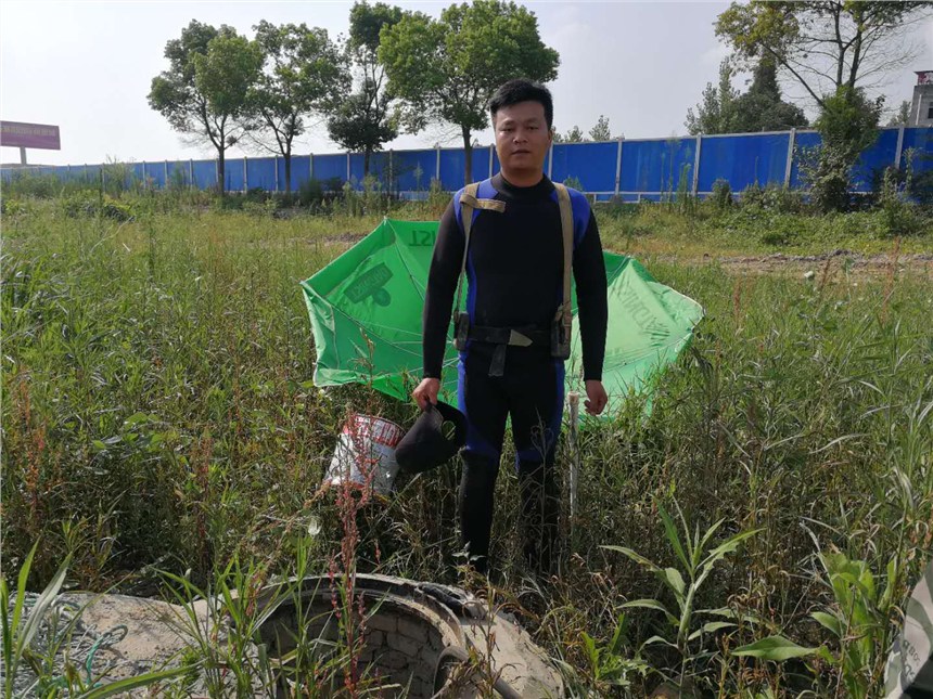 （新闻）河东污水管道带水拆墙欢迎致电