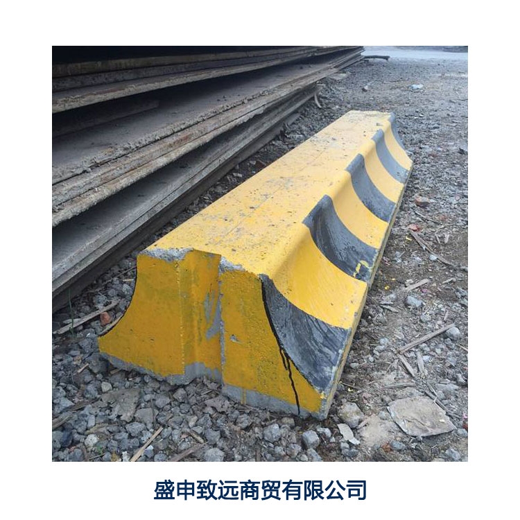 隔离墩钢模具报价移动式隔离带模具批发栏杆隔离带模具厂