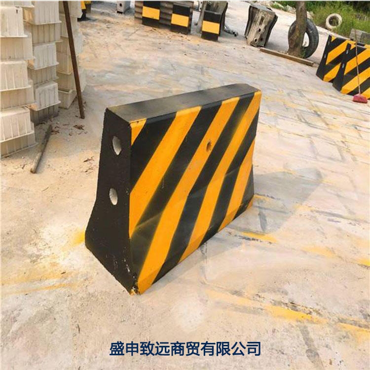 隔离墩钢模具尺寸移动式隔离带模具价格预制隔离墩钢模具