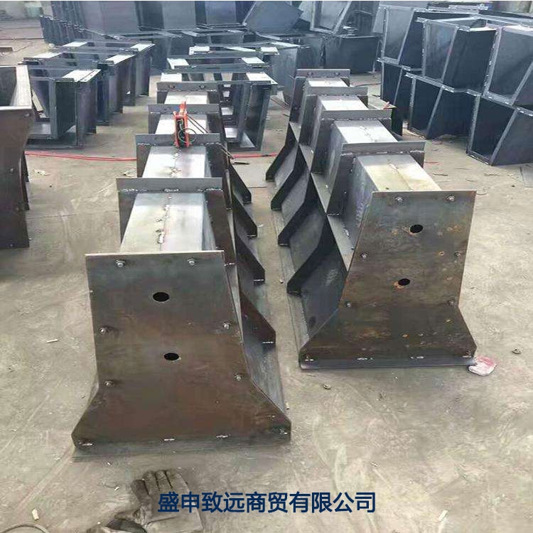 哪里隔离墩钢模具便宜交通隔离带模具生产厂家分隔带模具