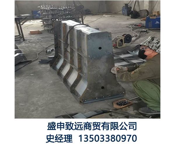 隔离墩钢模具交通水泥隔离墩模具栏杆隔离带模具加工