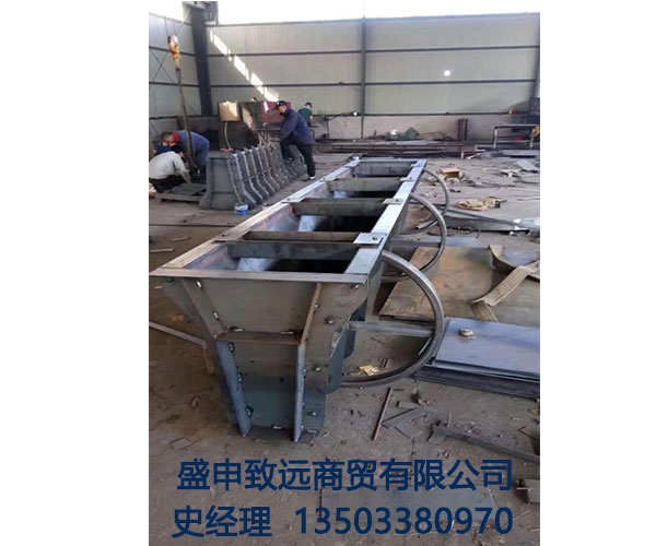 哪里隔离墩钢模具便宜隔离带隔离墩模具栏杆隔离带模具厂