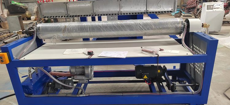 河北沧州东光鑫宏1600型气泡膜机生产稳定价格合理欢迎咨询